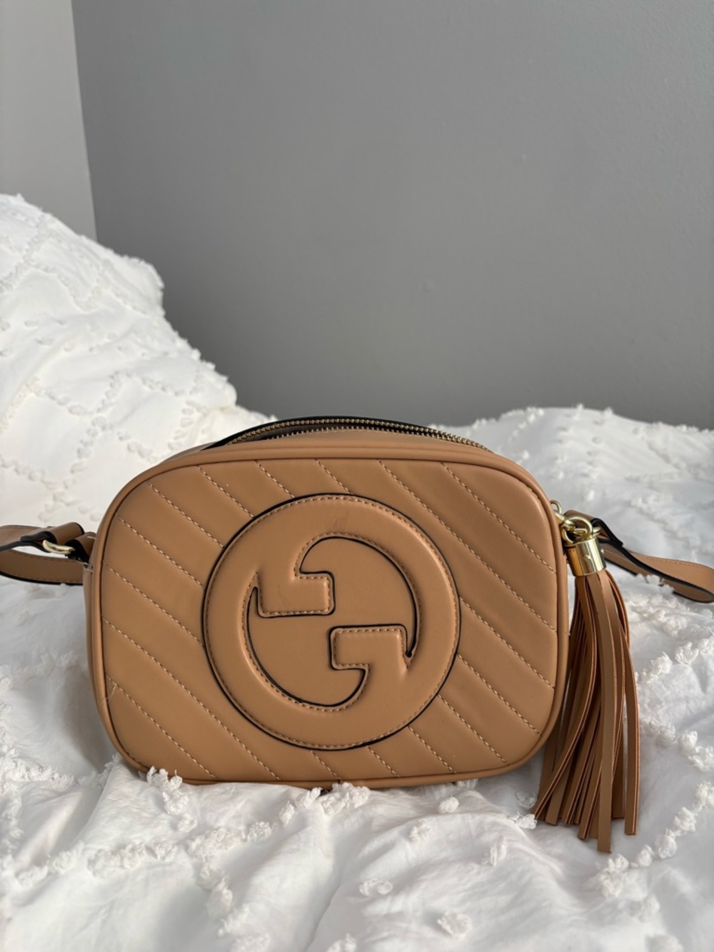 Gucci Tan Leather Crossbody Bag with Tassel - Picture 4 of 7